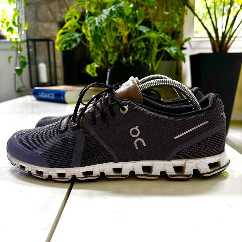 On Running Cloud Women's Size W11 Running Shoes Purple
